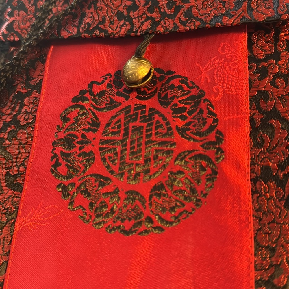 🐈⬛ Asian Silk Bag with bell latch cross body - Picture 2 of 7